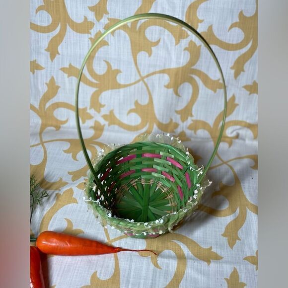 🔥❤️🔥 2 NEW! Round Weaved Easter Basket with Organza Trim BONUS Moss Terrarium - Picture 8 of 12